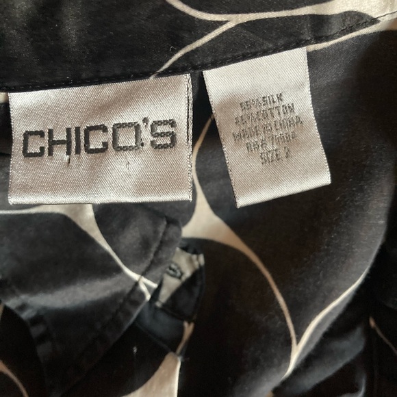 Chicos Shirt Womens Medium Size 2 Black Geometric Silk Blend Loop Collar Satin - Picture 7 of 8